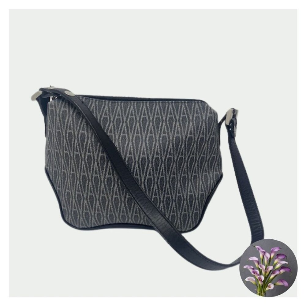 Adrienne Vittadini logo handbag